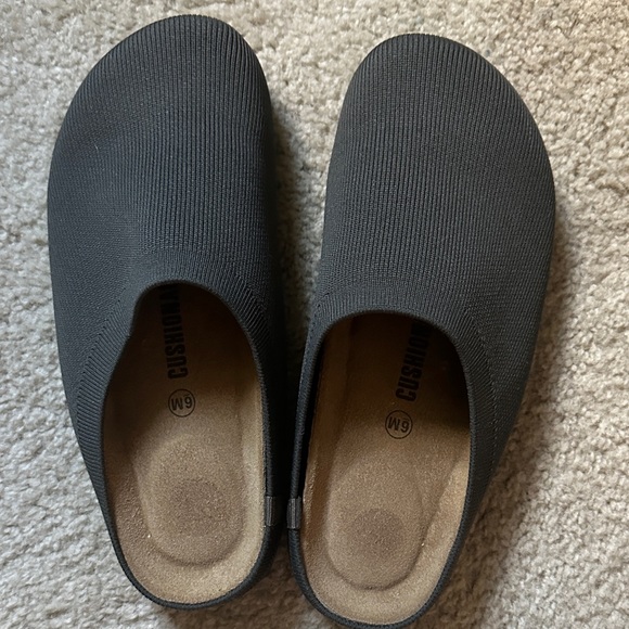 Cushionaire Shoes - Cushionare Grey Clogs size 6